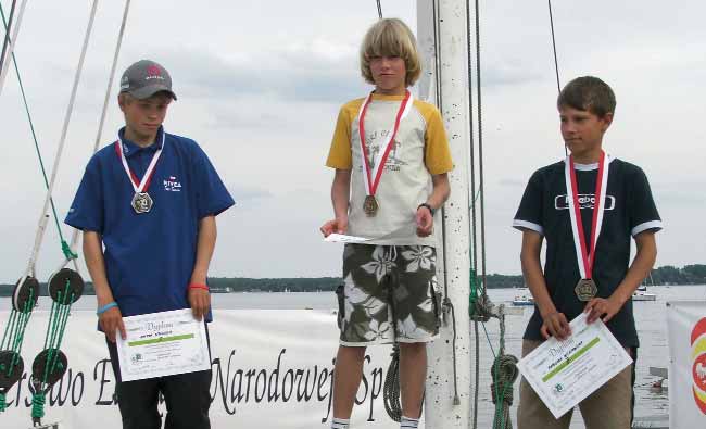 MISTRZOWIE POLSKi W KLASIE OPTIMIST 1991 Weronika Glinkiewicz JKW Poznaƒ Puck 1992 Wojciech Bromka Pocztowiec Poznaƒ Puck 1993 Pawe Oskroba /99/ YKP Warszawa Gdynia 1994 Marcin Rudawski /136/ SWOS