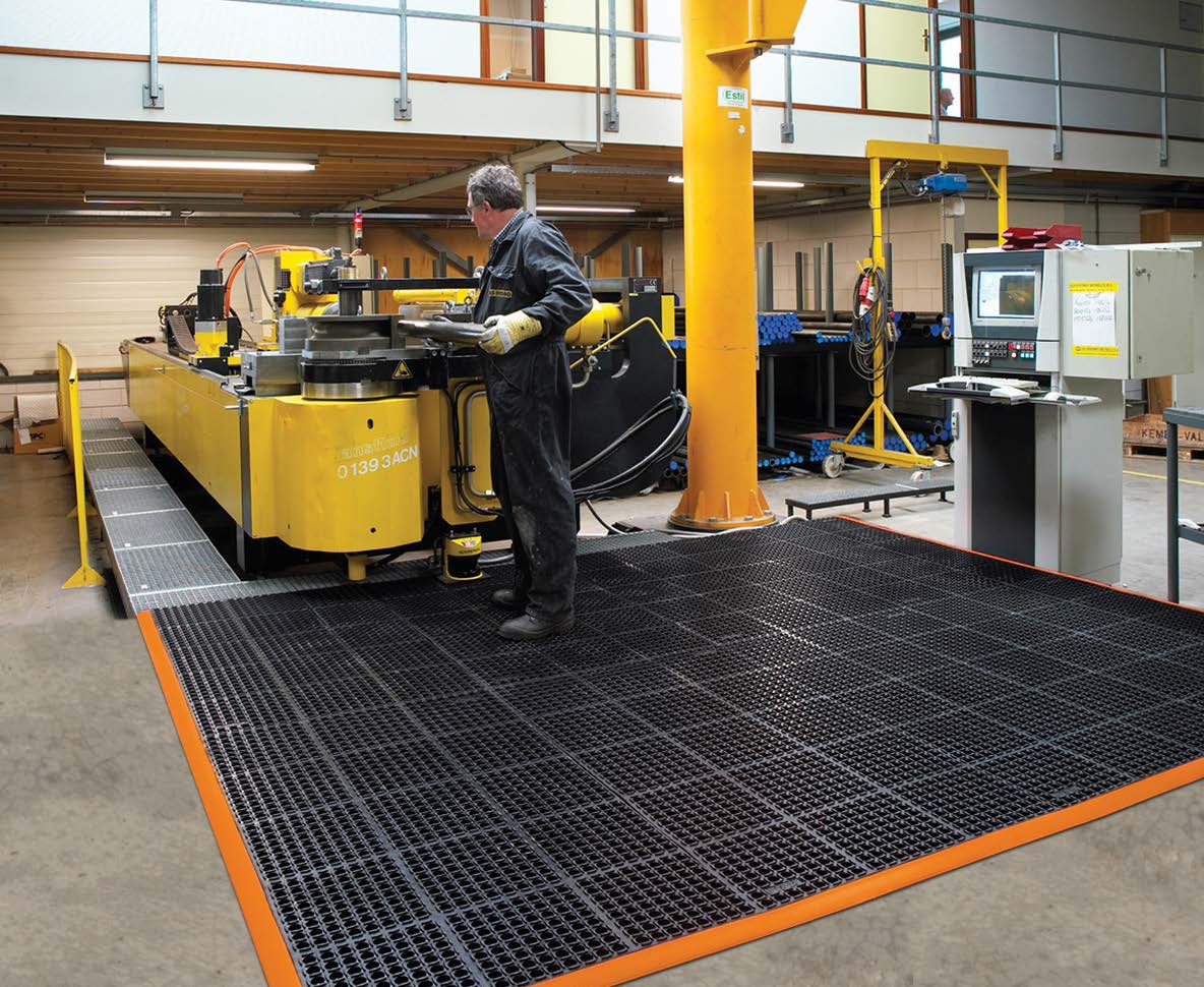 6.7. Maty / wykładziny roboczne MATA BEZPIECZEŃSTWA SAFETY STANCE DLA PRZEMYSŁU CIĘŻKIEGO W ŚRODOWISKACH MOKRYCH I SUCHYCH Mata bezpieczeństwa jest wykonana z mieszanki gumy nitrylowej odpornej na
