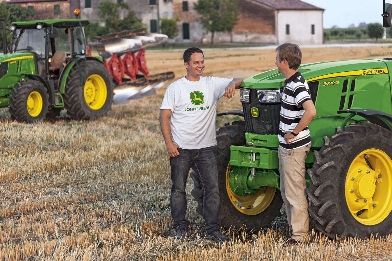 Serwis, na którym zawsze możesz polegać Wraz z siecią dealerską John Deere dokładamy wszelkich starań, abyś był zawsze gotowy do pracy.