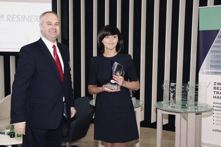P o l y m e r P r o s p e r i t y 2 0 15 Laureaci Statuetek i Diamentów POLYMER PROSPERITY 2015 w komplecie. Główne kryteria Nagrody POLYMER PROSPERITY: 1. Rentowność operacyjna 2. Rentowność netto 3.