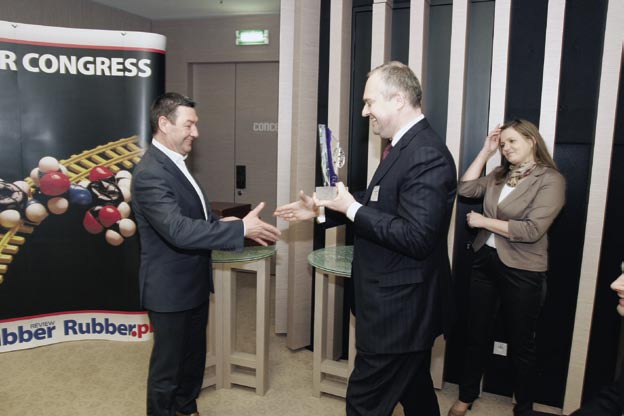PROSPERITY 2013 dla Fabryki Plastików Kwidzyn Sp. z o.o. Nagrodę odebrała Pani Alicja Zmorzyńska, Sales Development Manager Spółki. Nagrodę wręczyła Pani Barbara Czarnocka, RESINEX Poland.