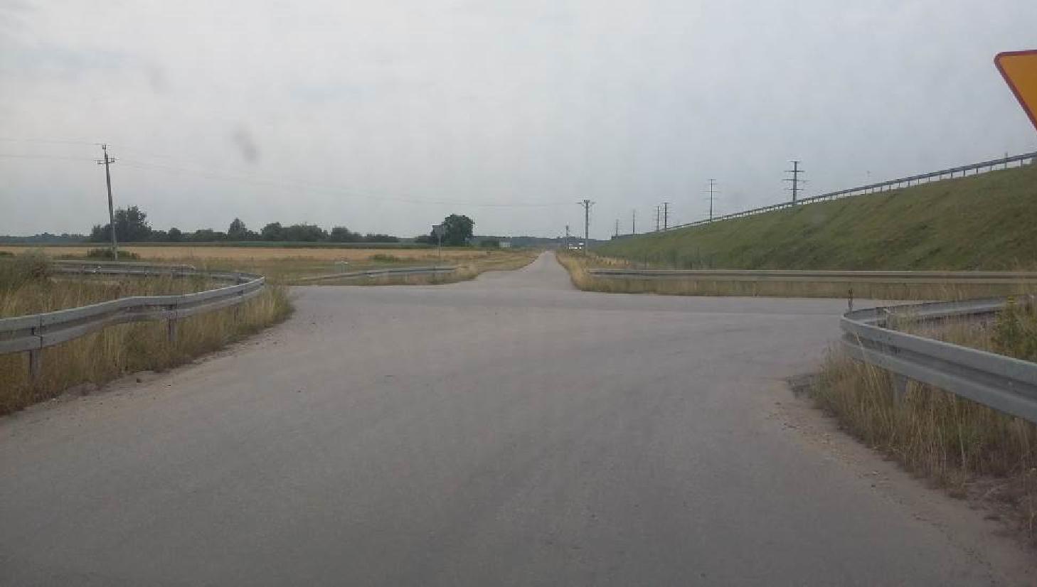 Powiat brzeski, gmina Borzęcin Trasa rowerowa w ciągu drogi serwisowej autostrady A4 w m. Bielcza, km ok.