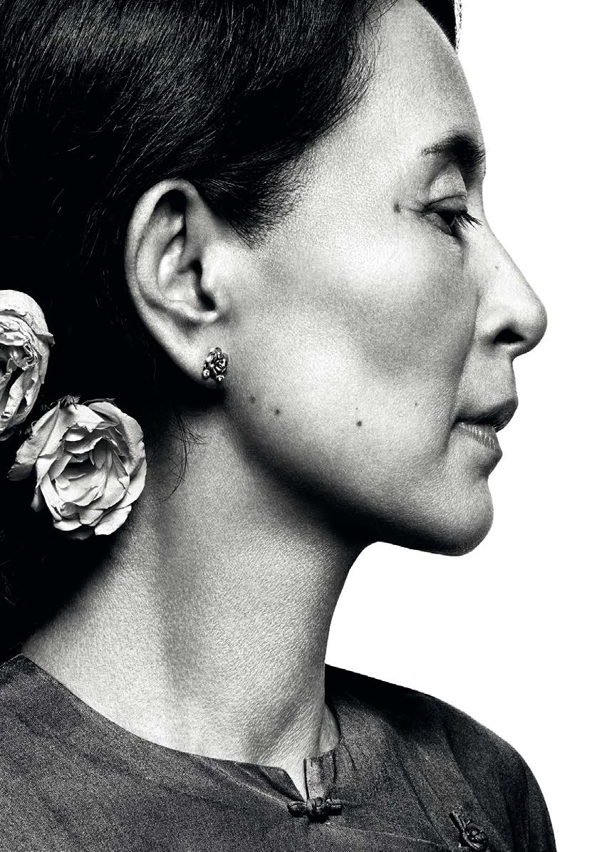 1990 Aung San Suu Kyi Aung San Suu Kyi - Platon/Trunk Archive copyright in network phase Przywódcza rola Aung San Suu Kyi w walce na rzecz demokracji w Mjanmie/Birmie została doceniona Nagrodą im.