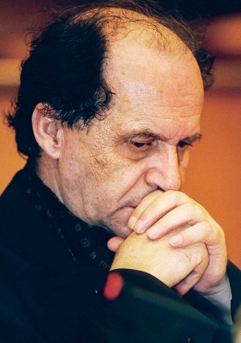 1998 Ibrahim Rugova W roku 1998, kiedy narastał konflikt pomiędzy serbskimi jednostkami a Armią Wyzwolenia Kosowa, Parlament Europejski uhonorował Nagrodą im.