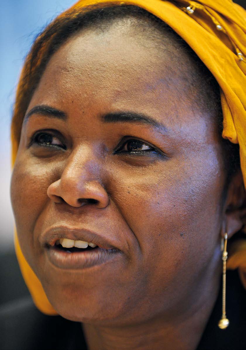 2005 Hauwa Ibrahim Nigeryjska prawniczka Hauwa Ibrahim specjalizująca się w dziedzinie praw człowieka, matka dwóch synów, urodziła się w roku 1967 w małej ubogiej wiosce, w rodzinie mułły.