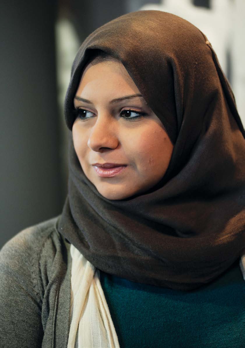2011 Asmaa Mahfouz Urodzona w 1985 r., Asmaa Mahfouz jest egipską działaczką na rzecz praw człowieka, która odważnie stawiła czoła atakom reżimu Hosni Mubaraka na aktywistów internetowych.