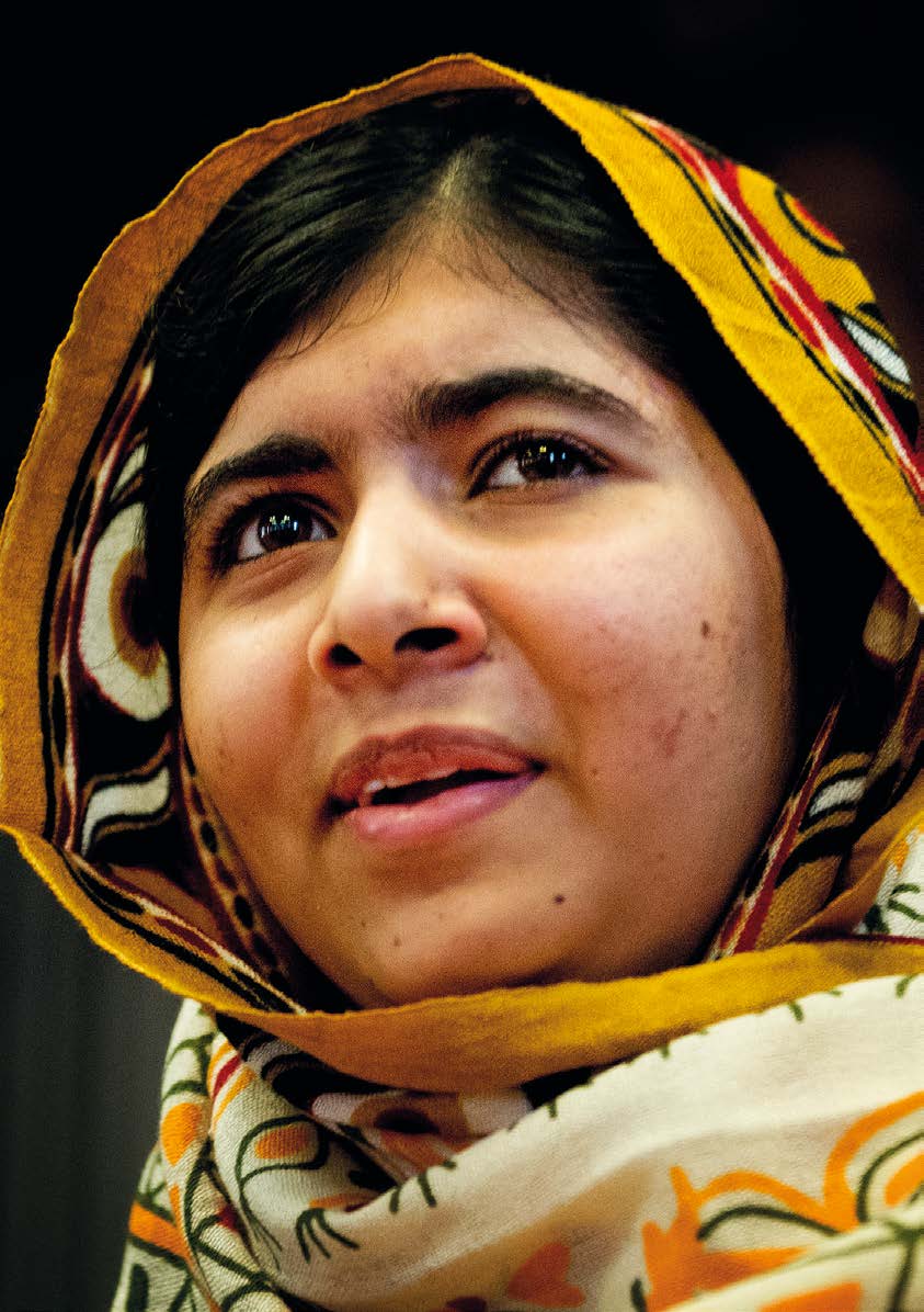 2013 Malala Yousafzai Malala Yousafzai to 16-latka z Pakistanu, którą talibowie postrzelili w twarz, próbując powstrzymać ją i inne dziewczęta od pójścia do szkoły.