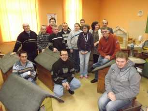 Pod koniec 2012 r. uczestnicy Warsztatu Terapii Zajęciowej Caritas im. św. Krzysztofa we Lwówku Śląskim wykonali 10 bud dla psów.