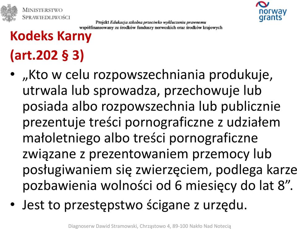 rozpowszechnia lub publicznie prezentuje treści pornograficzne z udziałem małoletniego albo treści