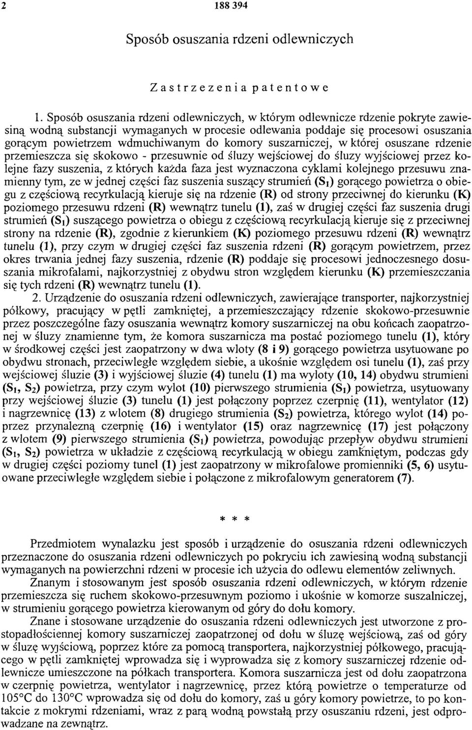 komory suszamiczej, w której osuszane rdzenie przemieszcza się skokowo - przesuwnie od śluzy wejściowej do śluzy wyjściowej przez kolejne fazy suszenia, z których każda faza jest wyznaczona cyklami