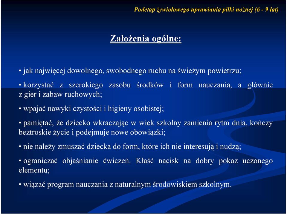 wkraczając w wiek szkolny zamienia rytm dnia, kończy beztroskie życie i podejmuje nowe obowiązki; nie należy zmuszać dziecka do form, które ich nie