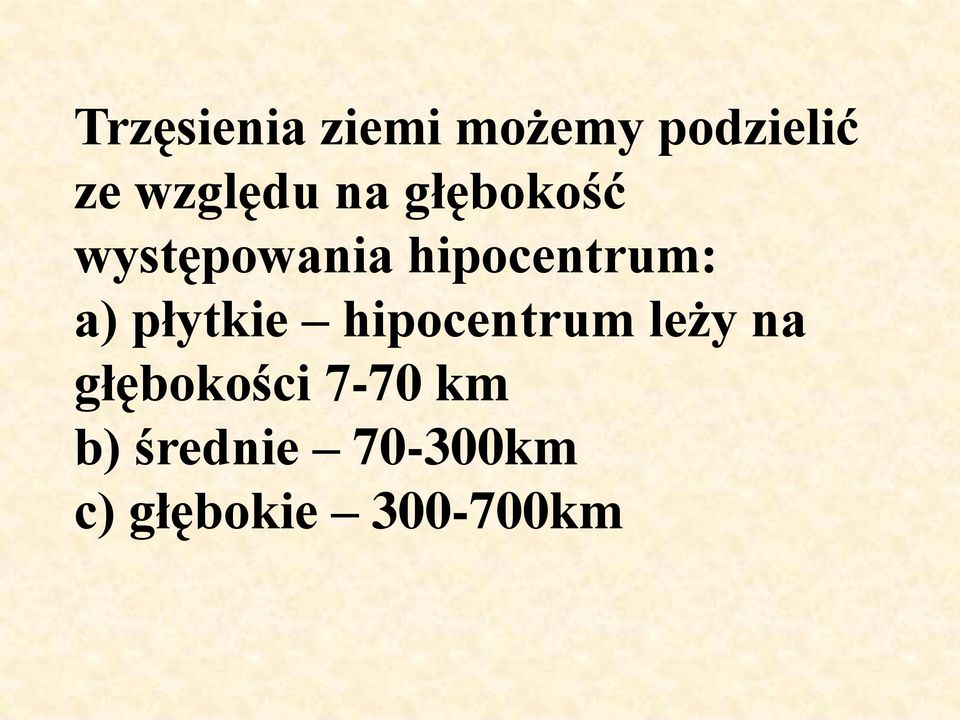 hipocentrum: a) płytkie hipocentrum leży na
