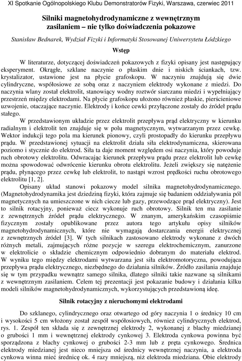 Okrągłe, szklane naczynie o płaskim dnie i niskich ściankach, tzw. krystalizator, ustawione jest na płycie grafoskopu.