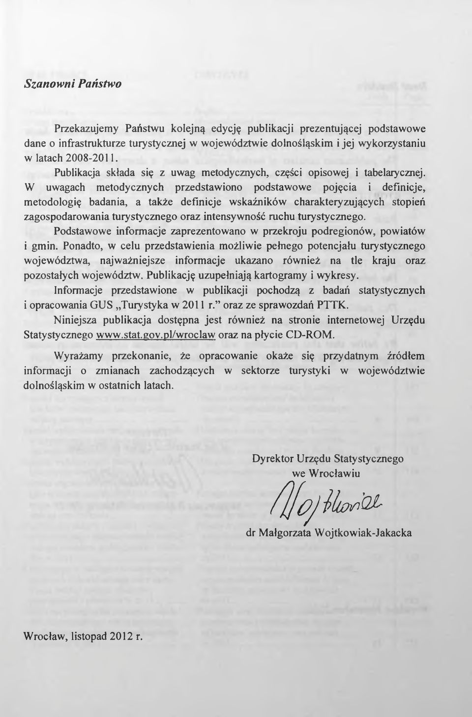 W uwagach metodycznych przedstawiono podstawowe pojęcia i definicje, metodologię badania, a także definicje wskaźników charakteryzujących stopień zagospodarowania turystycznego oraz intensywność