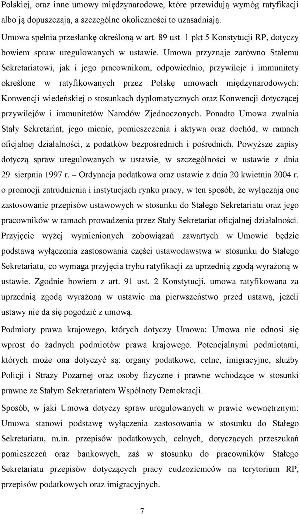 Umowa przyznaje zarówno Stałemu Sekretariatowi, jak i jego pracownikom, odpowiednio, przywileje i immunitety określone w ratyfikowanych przez Polskę umowach międzynarodowych: Konwencji wiedeńskiej o