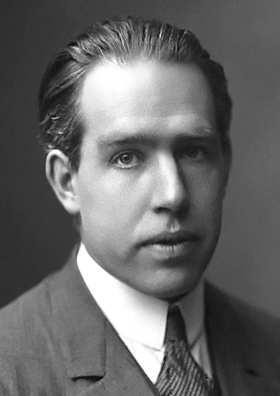 NIELS HENRIK DAVID BOHR: 1885-1962 Fizyk duński. Po doktoracie (Kopenhaga 1911) wyjechal do Ernesta Rutherforda do Manchester.