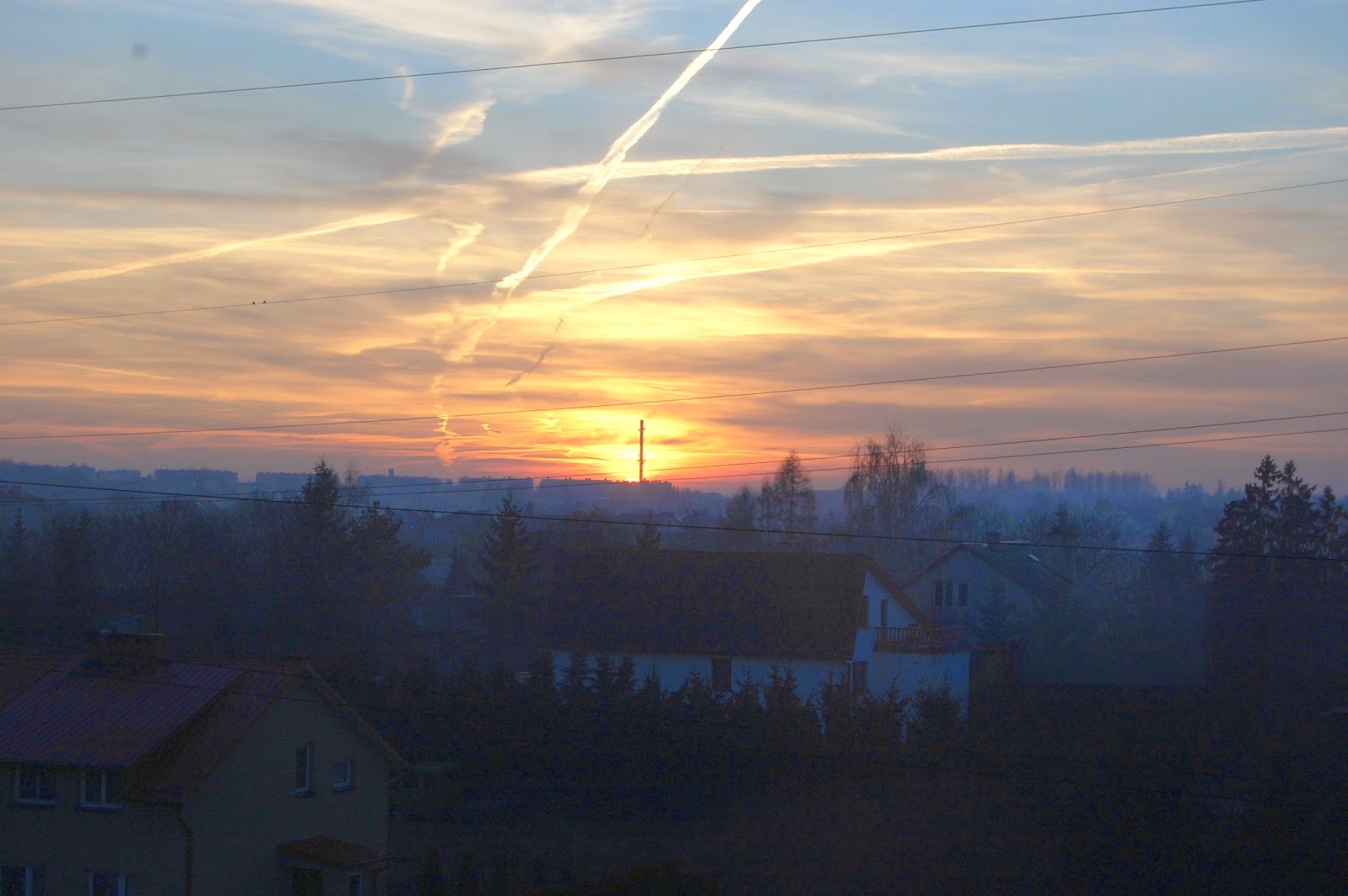 Histogram zbliżony do idealnego. Dalsze doprowadzanie wykresu do zbliżonego ideałowi, doprowadziło by fotograﬁę do zupełnego popsucia. Są granice w postaci końcowego efektu zdjęcia.