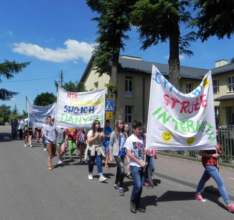 profilaktyki i zachęcania uczniów do odpowiedzialnych zachowań w Sieci.