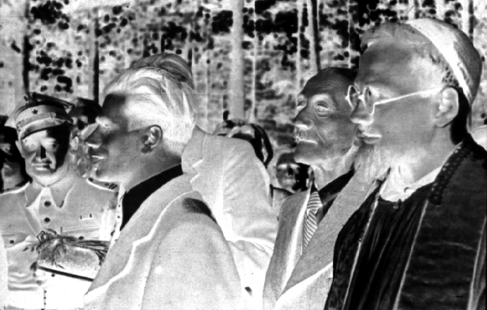258 Roland Prejs OFMCap Powitanie wojewody poznańskiego. W środku starosta gorzowski Florian Kroenke, pierwszy z prawej O. Przemysław Knap (wrzesień 1945).