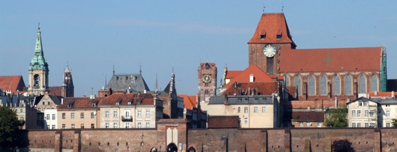 aktualności Widziane z X piętra Wzorem pewnej gazety, której redakcja uzurpuje sobie prawo do kształtowania opinii publicznej poprzez tworzenie plotek i półprawd my je dementujemy.