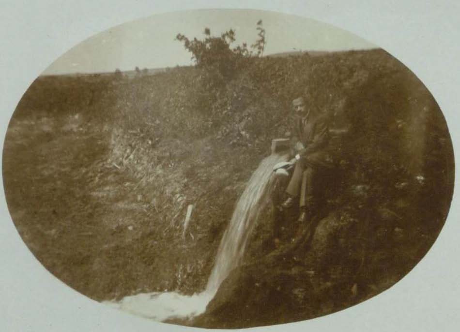 Przepust pod drogą prowadzącą z Rejowca do Chełma. Fotografię wykonano 20.06.1918r. Przepust pod drogą z Rejowca do Rybiego odprowadzający nadmiar wody z Białego Rowu.