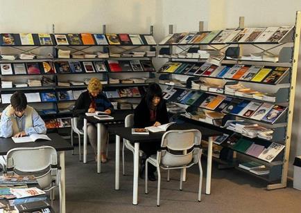 Biblioteka CIOP-PIB Biblioteka specjalistyczna, dla pracowników Instytutu oraz wszystkich zainteresowanych Interdyscyplinarna kolekcja książek, czasopism, plakatów, dokumentów elektronicznych,