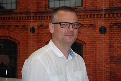 Grzegorz Cendrowski: Dzień dobry. Rozmawiamy dzisiaj z firmą Stropex, a właściwie z jej przedstawicielem panem Karolem Piętą. Firma jest już wiele lat na rynku budowlanym.