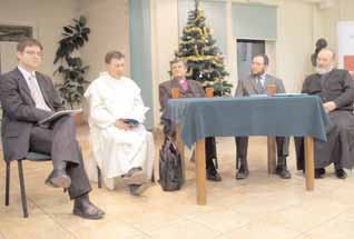 N A R O D Z E N I E PA Ñ S K I E 2 0 0 8 CZY MODLITWA MO E ZMIENIÆ BO WOLÊ? Od lewej: ks. Marcin Orawski, o. Mariusz Tabulski, bp Ryszard Bogusz, rabin Izaak Rapoport, ks. Aleksander Konachowicz.
