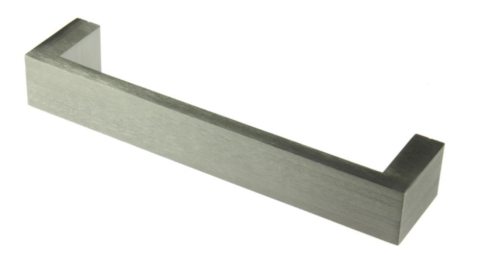 - 8 Podstawa stołu wykonana z profili stalowych zamkniętych o przekrojach 40 x 40/2 w systemie modułowym. Łączenie modułów za pomocą śrub M8.