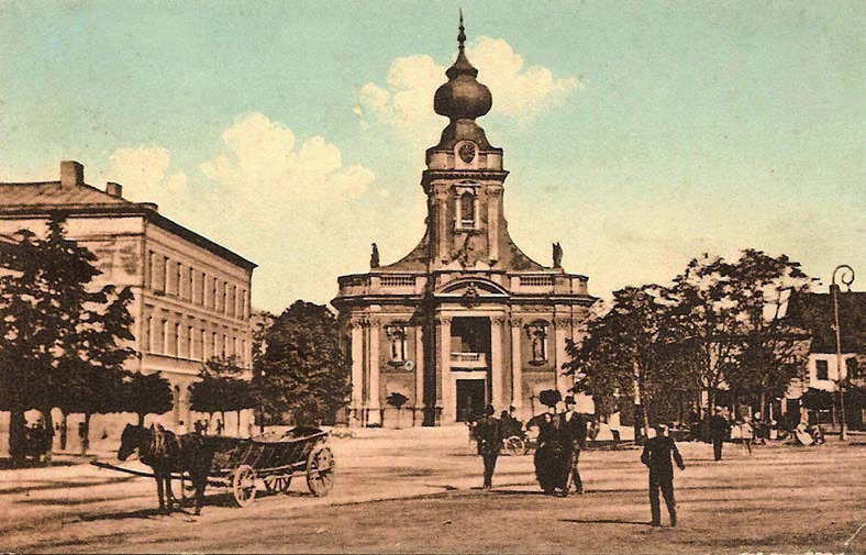 2 3 tu w tym mieście Wadowicach W latach szkolnych Karola Wojtyły wszystko się zaczęło. I życie się zaczęło, i szkoła się zaczęła, i studia się zaczęły, i teatr się zaczął, i kapłaństwo się zaczęło.