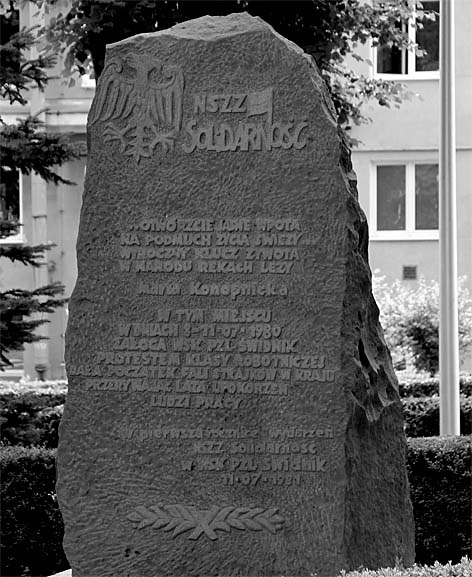 BIŁGORAJ HRUBIESZÓW KRAŚNIK LUBARTÓW LUBLIN PUŁAWY RADZYŃ PODL. TOMASZÓW LUB. ZAMOŚĆ NSZZ BIULETYN INFORMACYJNY REGIONU ŚRODKOWOWSCHODNIEGO ISSN 1232-9517 EGZEMPLARZ LUBLIN, 15.07.