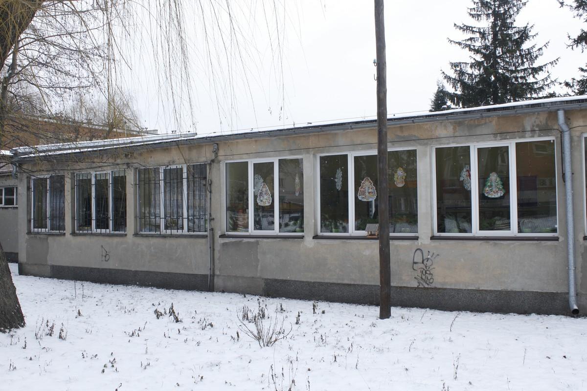 Ryc. 31. Częstochowa, ul. Goszczyńskiego 9/11 Budynek SP nr 33 segment K elewacja zachodnia fragment 3. Brak siedlisk lęgowych (fot. z dn. 21.01.2016 S.