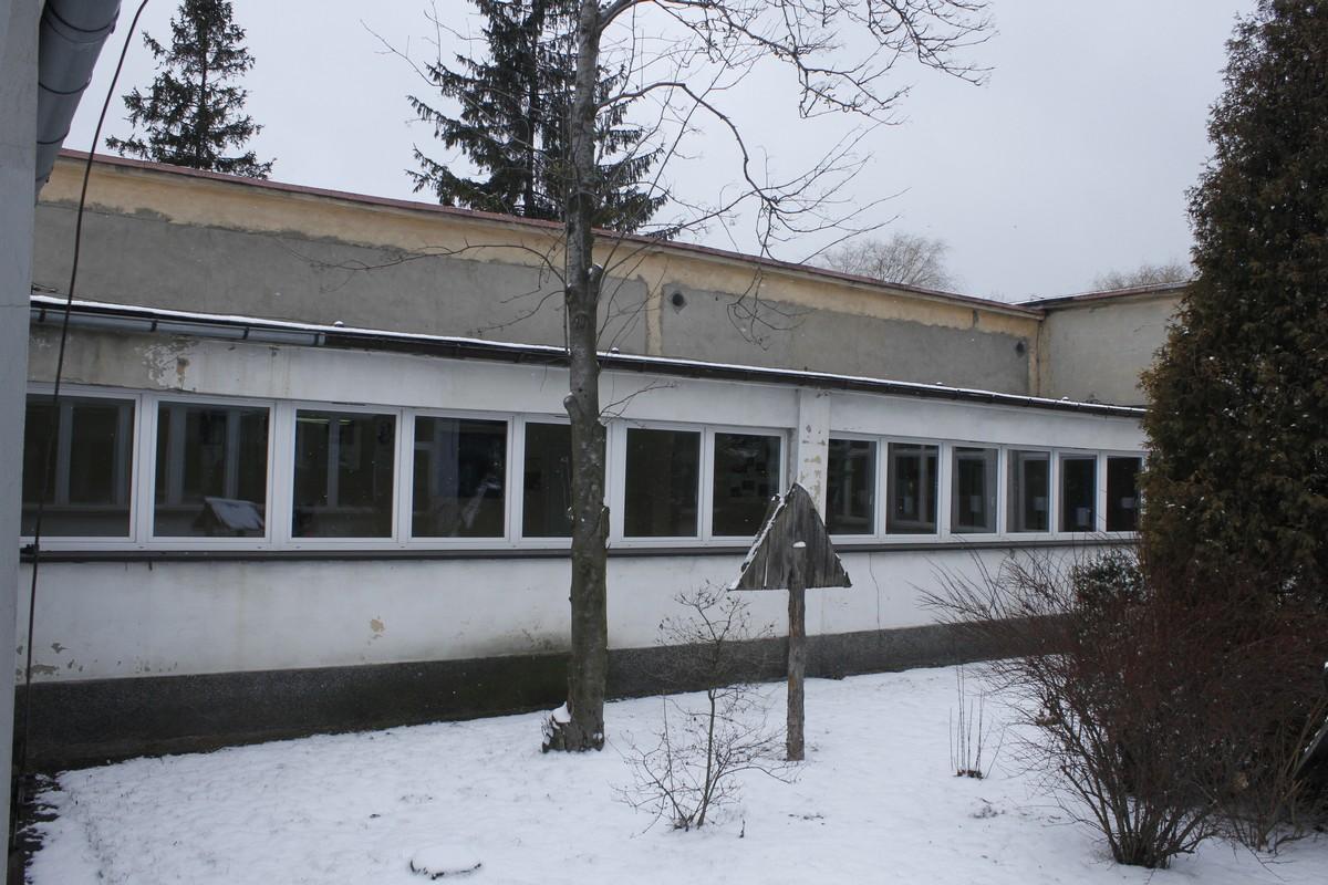 Ryc. 55. Częstochowa, ul. Goszczyńskiego 9/11 Budynek SP nr 33 segment L elewacja północna fragment 2b. Brak siedlisk lęgowych (fot. z dn. 21.01.2016 S.