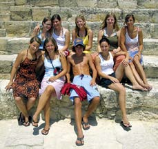 EASY SCHOOL OF ENGLISH VALLETTA, MELLIEHA, MARSASCALA EASY School of English jest akredytowana przez Ministerstwo Edukacji Malty i specjalizuje się w dwóch rodzajach kursów: całorocznych kursach dla