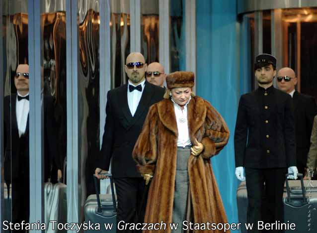 Znajdowała popis w operach francuskich. Wykonywała role Charlotty w Wertherze Masseneta (we Frankfurcie, 1984) i Dulcynei w jego Don Kichocie, i Gertrudy w Hamlecie Thomasa (Monte Carlo, 1993).