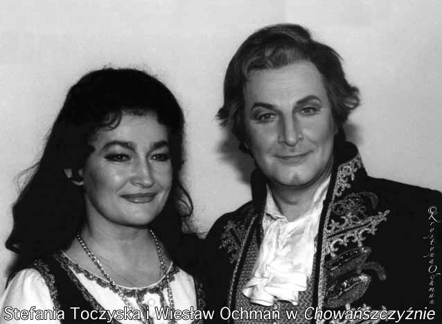 (1978). U progu artystycznej drogi miała więc już w swoim dorobku trzy wielkie mezzosopranowe role: Carmen, Dalilę i Leonorę (bohaterkę Faworyty). Zdobyła wtedy także szlify w muzyce oratoryjnej.