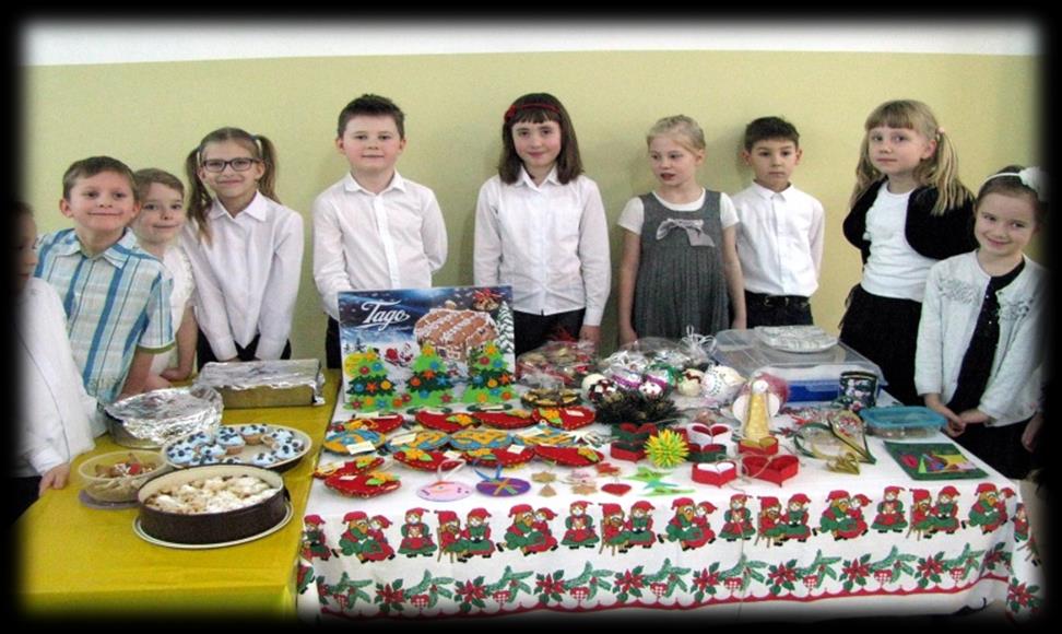 ŚWIĄTECZNY KIERMASZ Klas 0-3 Szkoły Podstawowej Kiermasz świąteczny to już wieloletnia tradycja uczniów klas młodszych naszej szkoły.