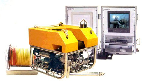 Polish Hyperbaric Research Urządzenia kontroli i zobrazowania danych ROV Bęben z kabloliną sterującą M. Madalińska, A.Olejnik Pulpit sterowniczy Rys. 1.