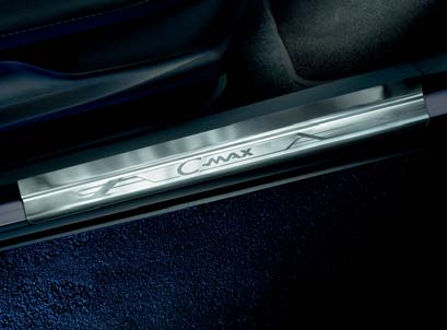FORD C-MAX Stylizacja Stylizacja nadwozia Stylizacja wnętrza Spojler dachowy Spraw, aby profil Twojego pojazdu stał się bardziej sportowy i popraw jego właściwości aerodynamiczne.
