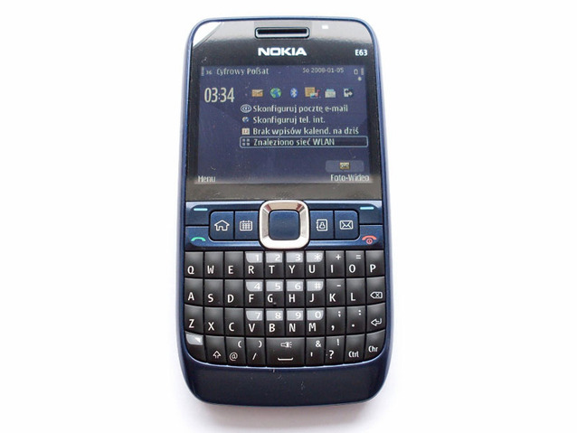 GSMONLINE.PL Test Nokia E63 2008-12-24 Najnowszy biznesowy telefon firmy Nokia, model E63, jest uproszczoną i tańszą wersją modelu E71.