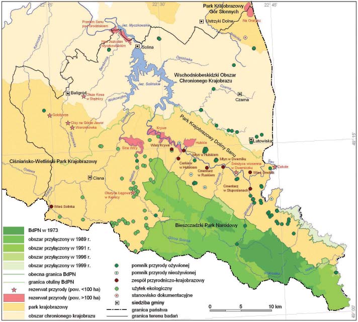 Formy ochrony przyrody 491 Ryc. 42.10. Zmiany granic BdPN w latach 1973-1999 i pozostałe formy ochrony przyrody (bez obszarów Natura 2000) (oprac. J.