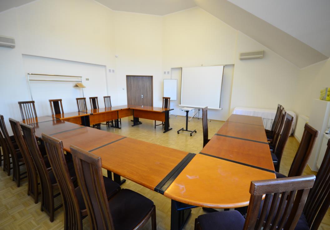 Sala Gem znajduje się na I piętrze naszego hotelu.