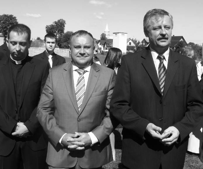 10 Wywiad D.B. Uczestniczê w obradach i jestem œwiadkiem wielkiego przyœpieszenia, jakie dokonuje siê w naszej gminie.