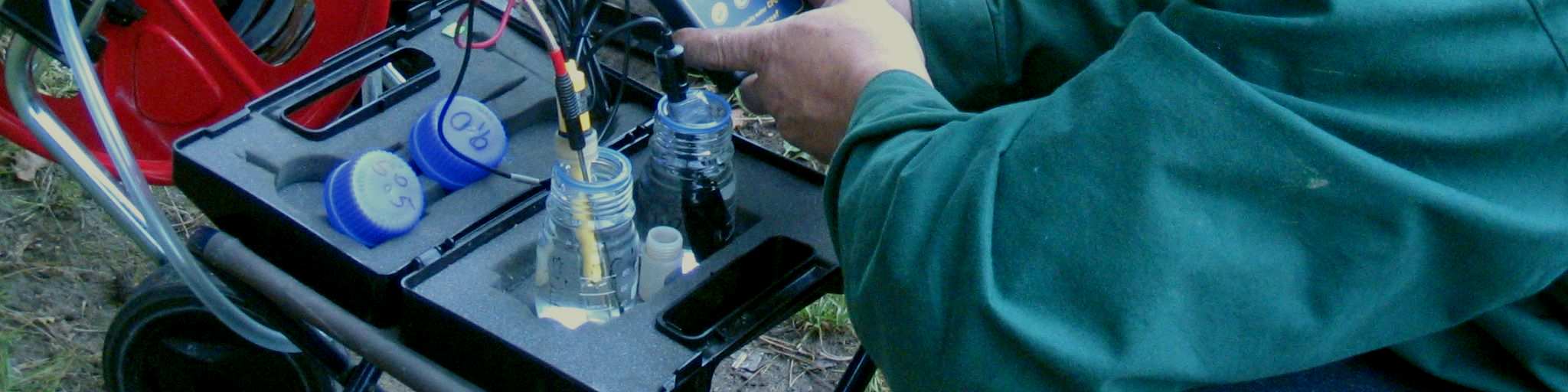 do badań laboratoryjnych) w trakcie pompowania dodatkowo monitorowane są następujące parametry: ph, PEW, temperatura oraz poziom zwierciadła wód.