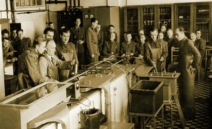 HISTORIA AKADEMII 1951 1956 Zorganizowanie studiów inżynierskich dla oficerów personelu