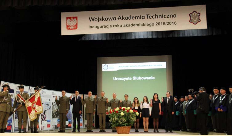 HISTORIA AKADEMII 1996 2015 Transformacja w uniwersytet wojskowo-cywilny: malejąca liczba studentów wojskowych (170 absolwentów w 2003 r.