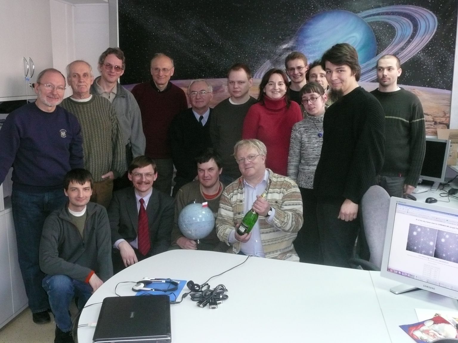 i innych zjawisk o wysokiej rozdzielczości czasowej. 1.2. Zespół Pi of the Sky Inspiratorem projektu był nieżyjący już prof. Bogdan Paczyński, wybitny polski astrofizyk.