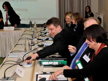 42 Gremia Gremien 43 7. Gremia Rada Polsko-Niemieckiej Współpracy Młodzieży Rada Polsko-Niemieckiej Współpracy Młodzieży jest najwyższym gremium PNWM.
