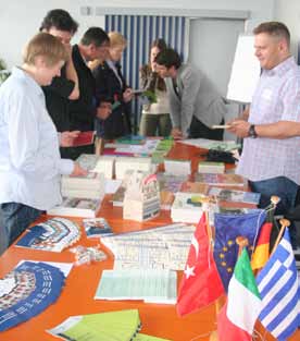 10 projektów PNWM oraz projektów instytucji partnerskich z udziałem PNWM der DPJW-Projekte und Partnerprogramme mit Beteiligung des Jugendwerks 11 22. 05.