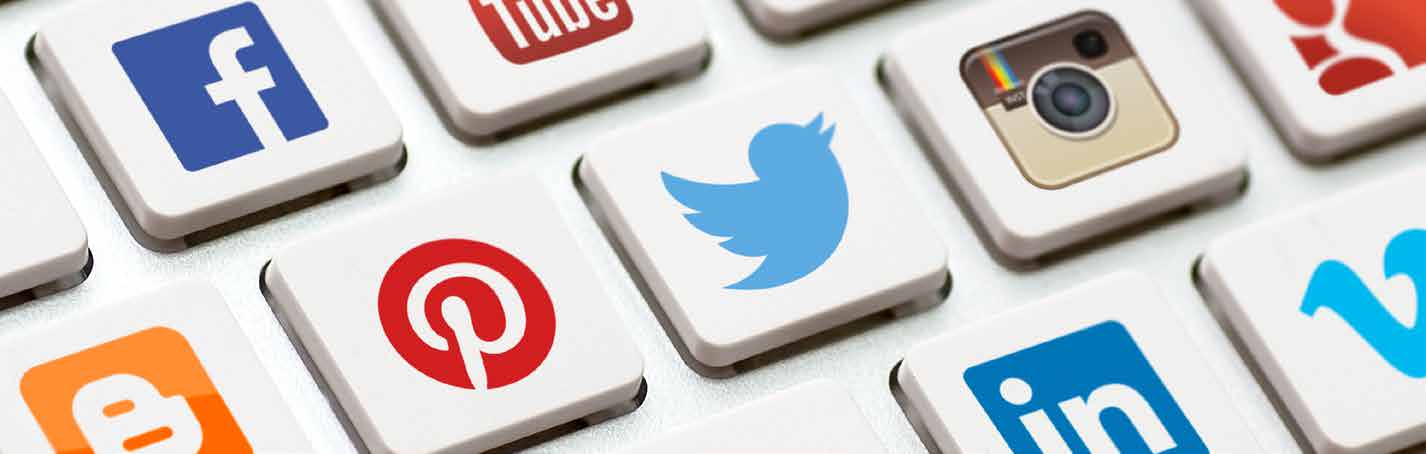 Inaczej mówiąc media społecznościowe (social media) umożliwiają wymianę informacji pomiędzy użytkownikami Internetu. Są użyteczne, trwałe, a przede wszystkim łatwo dostępne dla każdego.